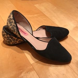 Betsey Johnson Leather Black & Leopard Print Flats